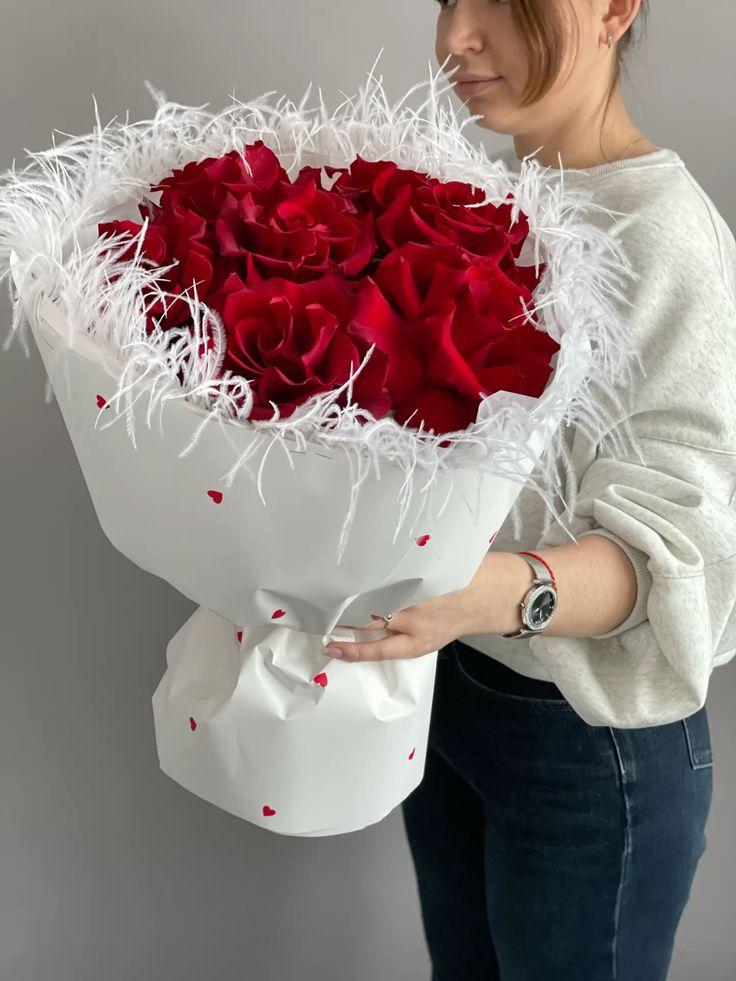 Eternal Embrace of White Roses